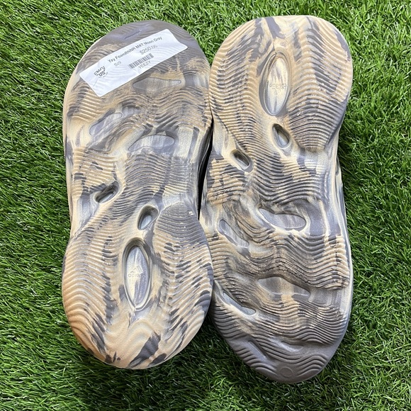 Adidas Yeezy Foam RNNR - Picture 4 of 4